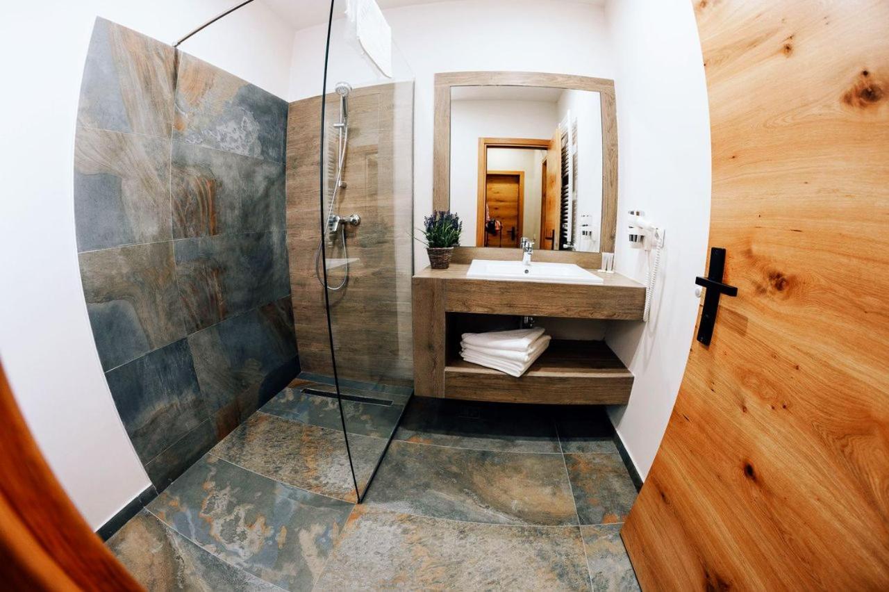 Popasul Domnesc- Resort& Spa- Voronet Vue Екстер'єр фото